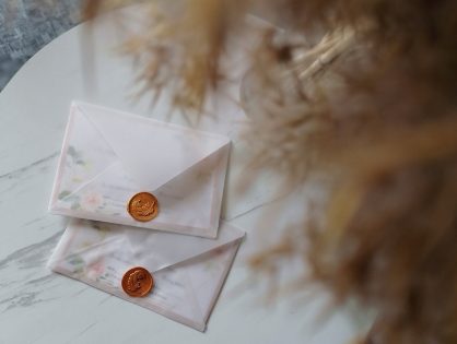 What design to choose for wedding invitations?