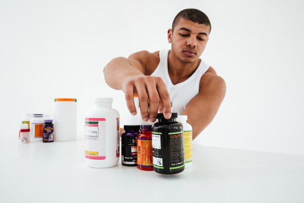 Exploring the Science Behind Muscle-Enhancing Supplements: How Peptides and SARMs Work Together