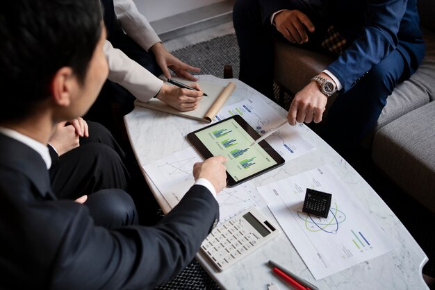 How Can Banks Optimize Financial Derivative Strategies Through Effective Hedge Accounting?