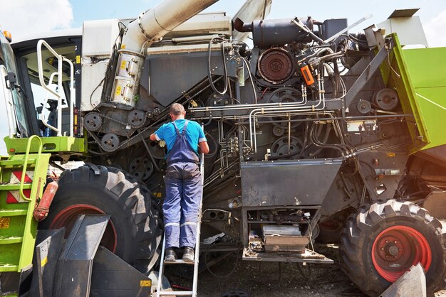 What Are the Key Features to Look for in a Custom Grain Truck?