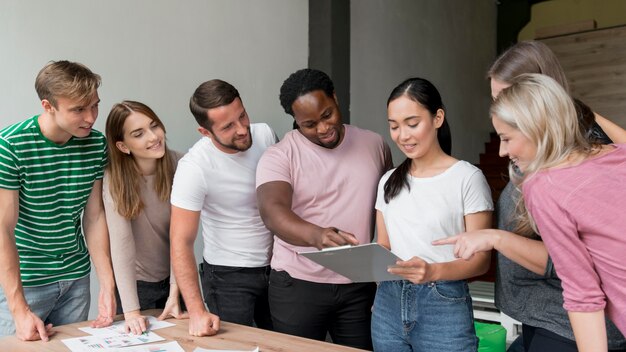 Bridging Cultural Gaps: Enhancing Workplace Harmony Through Effective Communication
