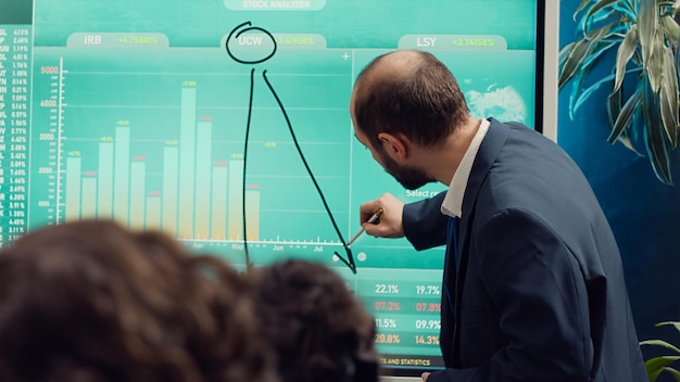 How Can Beginners Navigate the Complex World of Financial Derivatives?